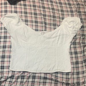 v-neck crop top with scrunched back
Brand- Revamped
Size-large
Color-white